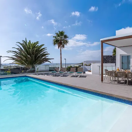 Villa Ereza Royal Family Hoopoe 117